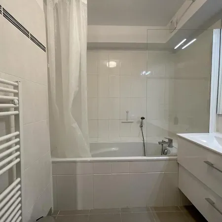 Apartment Bel T2 En Centre-ville D'arcachon Avec Balcon, A 200m De La Et Proche De La Gare - Fr-1-474-243